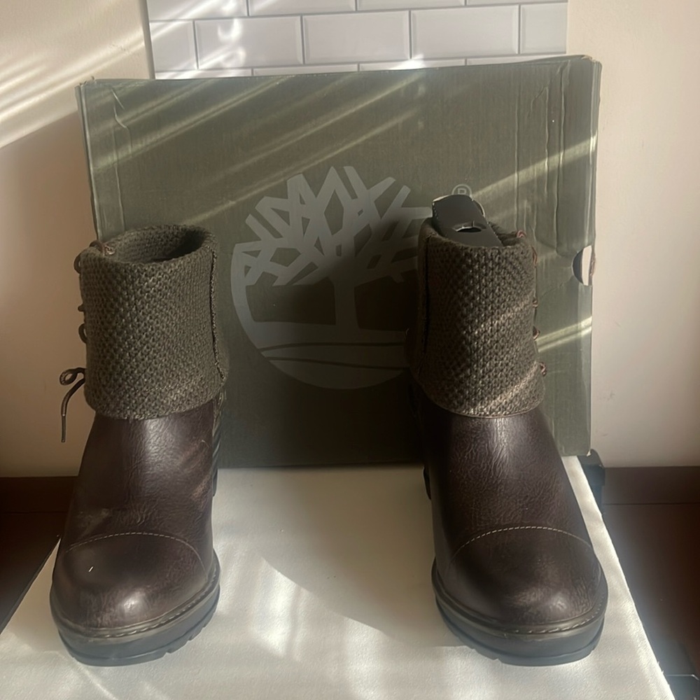 Timberland’s Women’s  Kelli’s Mid Fold Down Bootie Size:10.  Color:  Olive